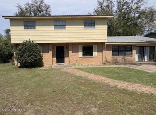 1419 E 2nd St, Pass Christian, MS 39571