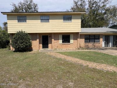 1419 E 2nd St, Pass Christian, MS, 39571