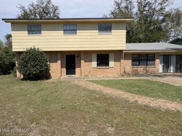 1419 E 2nd St, Pass Christian, MS 39571