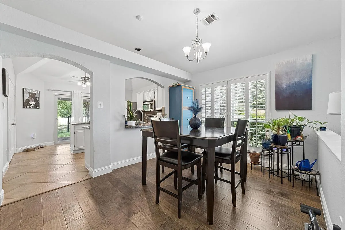 3 bed, 2.0 bath, 1500 sqft, $2,450 — Photo 1