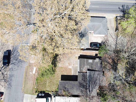 3rd image of 3250 Elm Dr