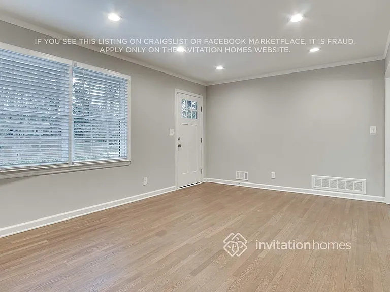 391 Derbyshire Dr — Photo 6