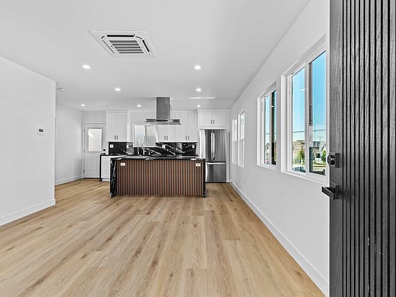 2nd image of 606 E Cypress Ave #A
