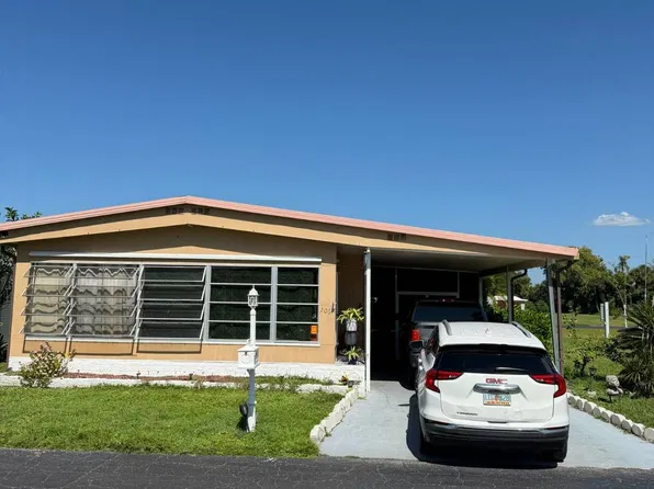 206 Foxwood Ln, Naples, FL 34112