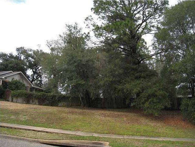 1st image of 6066 Highland Woods Dr N