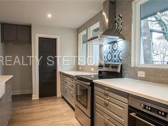 4th image of 409 Dove Haven St