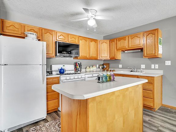 4th image of 1652 Exchange St Unit 37