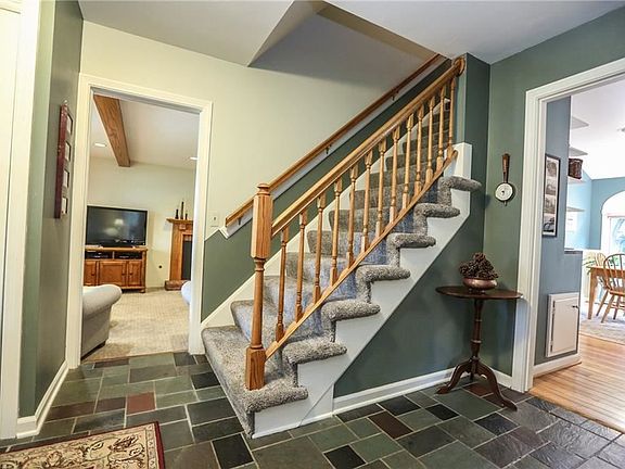 5th image of 8 Willowhurst Dr