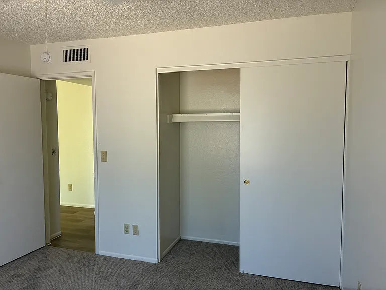 3672 W Oakland St — Photo 33