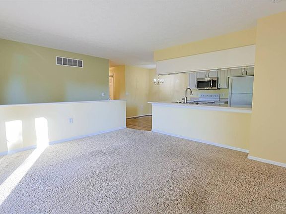 5th image of 5344 Meadow Walk Ln