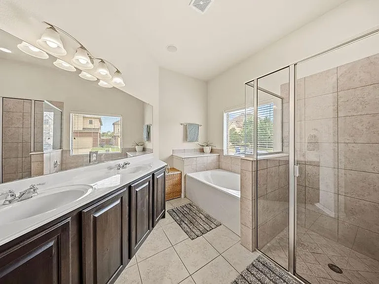 2660 Frances Ln — Photo 13
