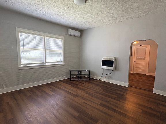 4th image of 214 S 10th St