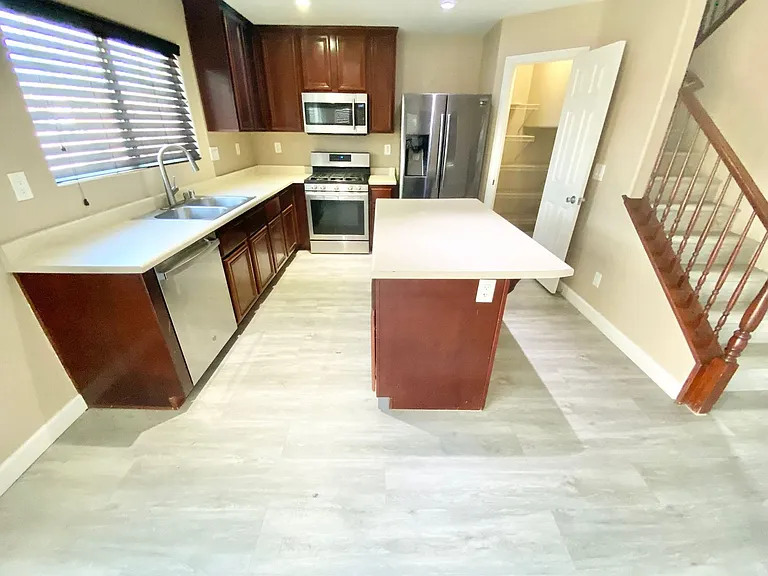 1060 Paradise Coach Dr — Photo 4