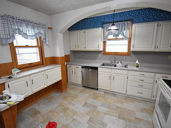 5th image of 708 Stewart Ave