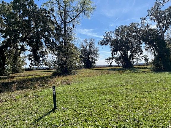 2nd image of 307 Coopers Point Dr NE