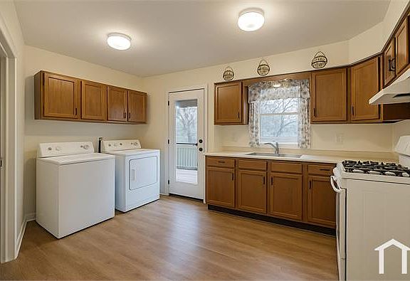 4th image of 12412 Longmead Ave