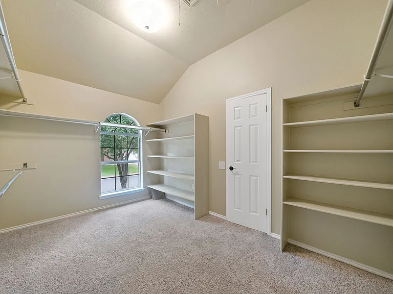 711 Arch Stone — Photo 20
