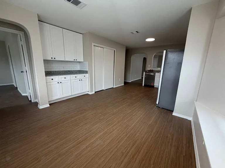 15209 Parrish Ln — Photo 6