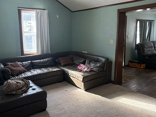 706 4th St, Traer, IA 50675