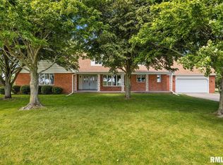233 W Guth Rd, Washington, IL 61571
