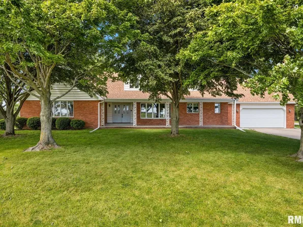 233 W Guth Rd, Washington, IL 61571