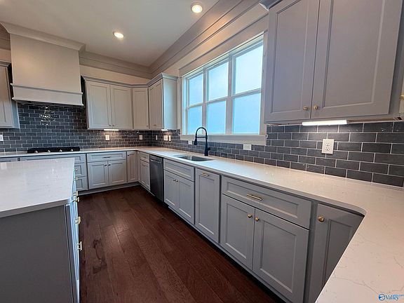 5th image of 273 Farmhouse Dr