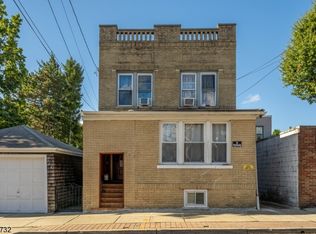 390 Kamena St, Fairview, NJ 07022