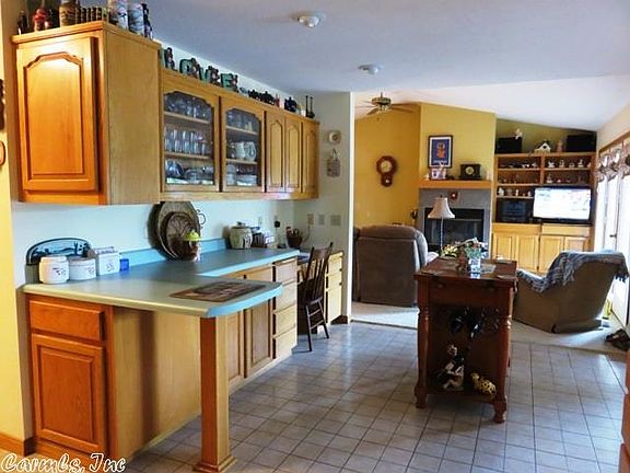 3rd image of 801 Leewood Dr