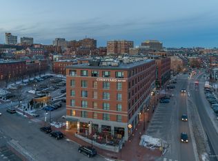 7 Maple St, Falmouth, ME 04105