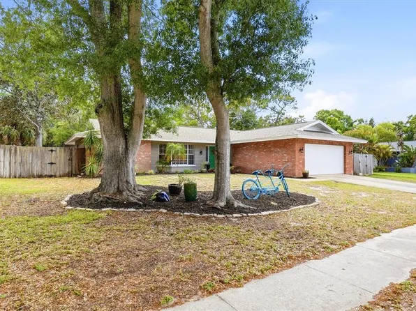 1143 Lancer Ln, Tarpon Springs, FL 34689