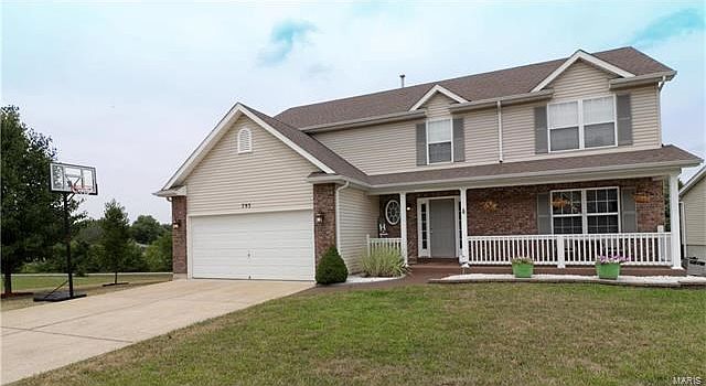 Corner lot and nice curb appeal