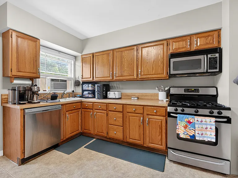 87 W Hanover Ave #1 — Photo 1
