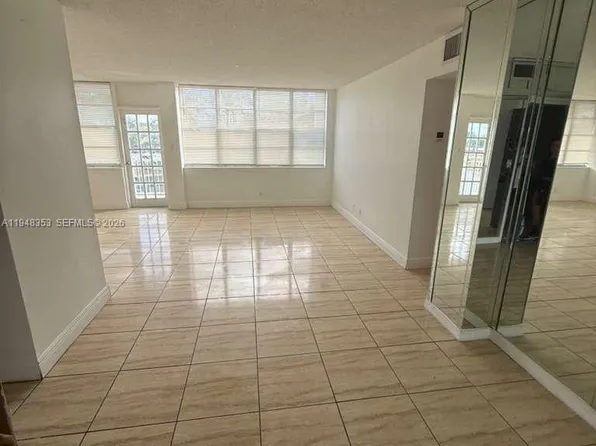 2025 NE 164th St, North Miami Beach, FL