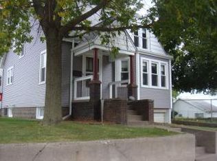 417 Chestnut St, Muscatine, IA 52761