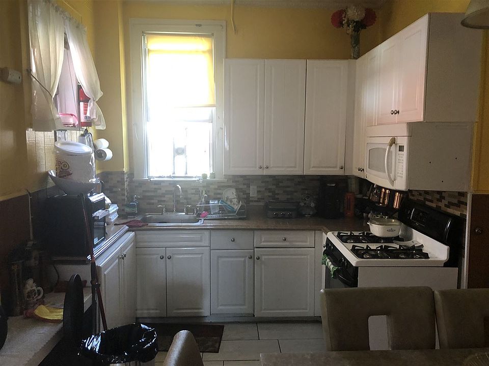 2nd image of 722 31st St