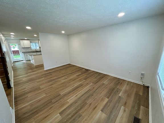 4th image of 1286 Stonegate Rd