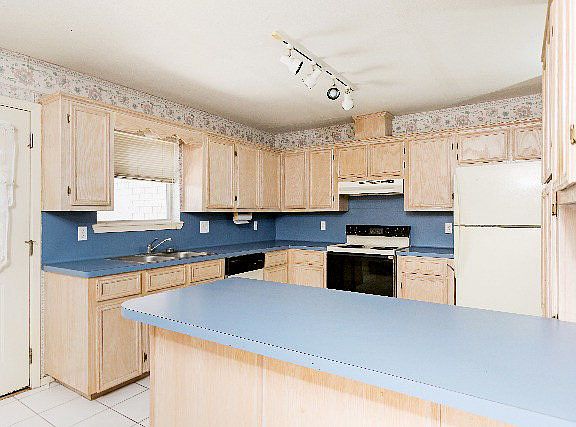 4th image of 7603 N 25th St