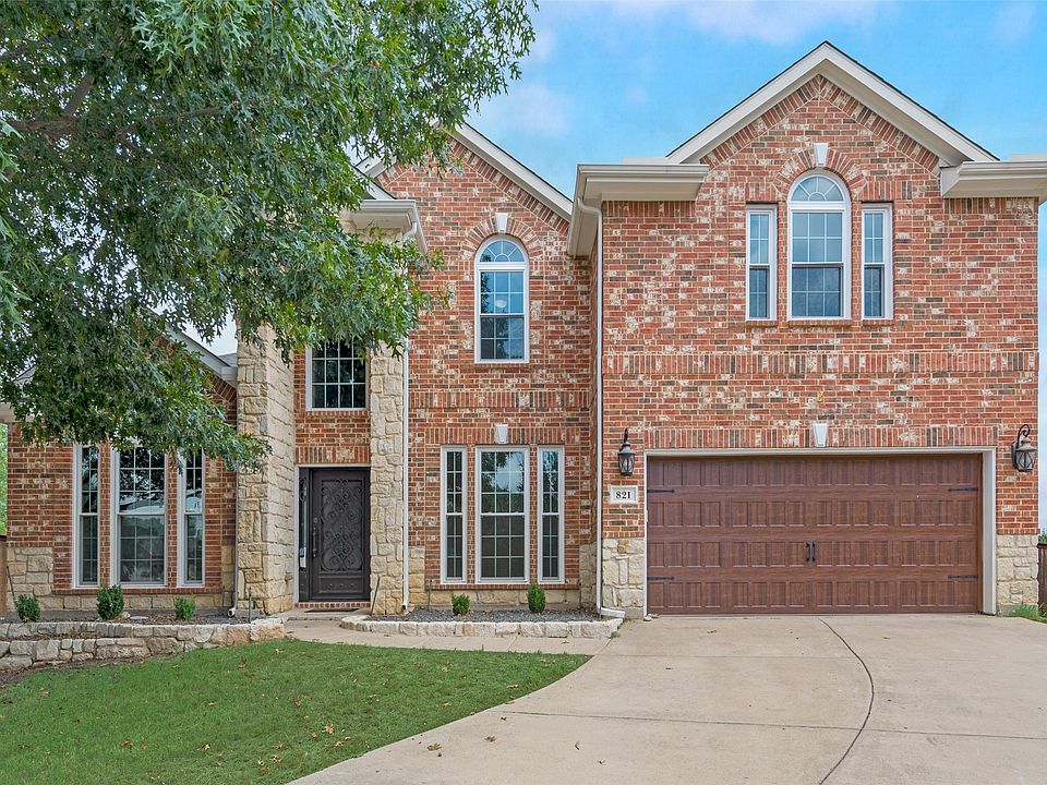 1st image of 821 Greenwood Dr