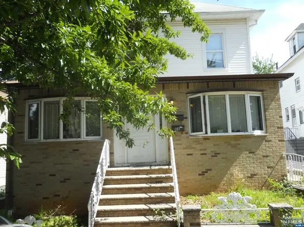 66 Summit St, Ridgefield Park, NJ 07660