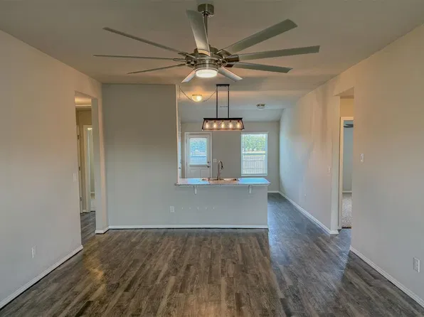 528 Fox Burrow Ln, Newcastle, OK 73065
