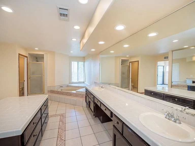 2274 N Rockridge Pl — Photo 38