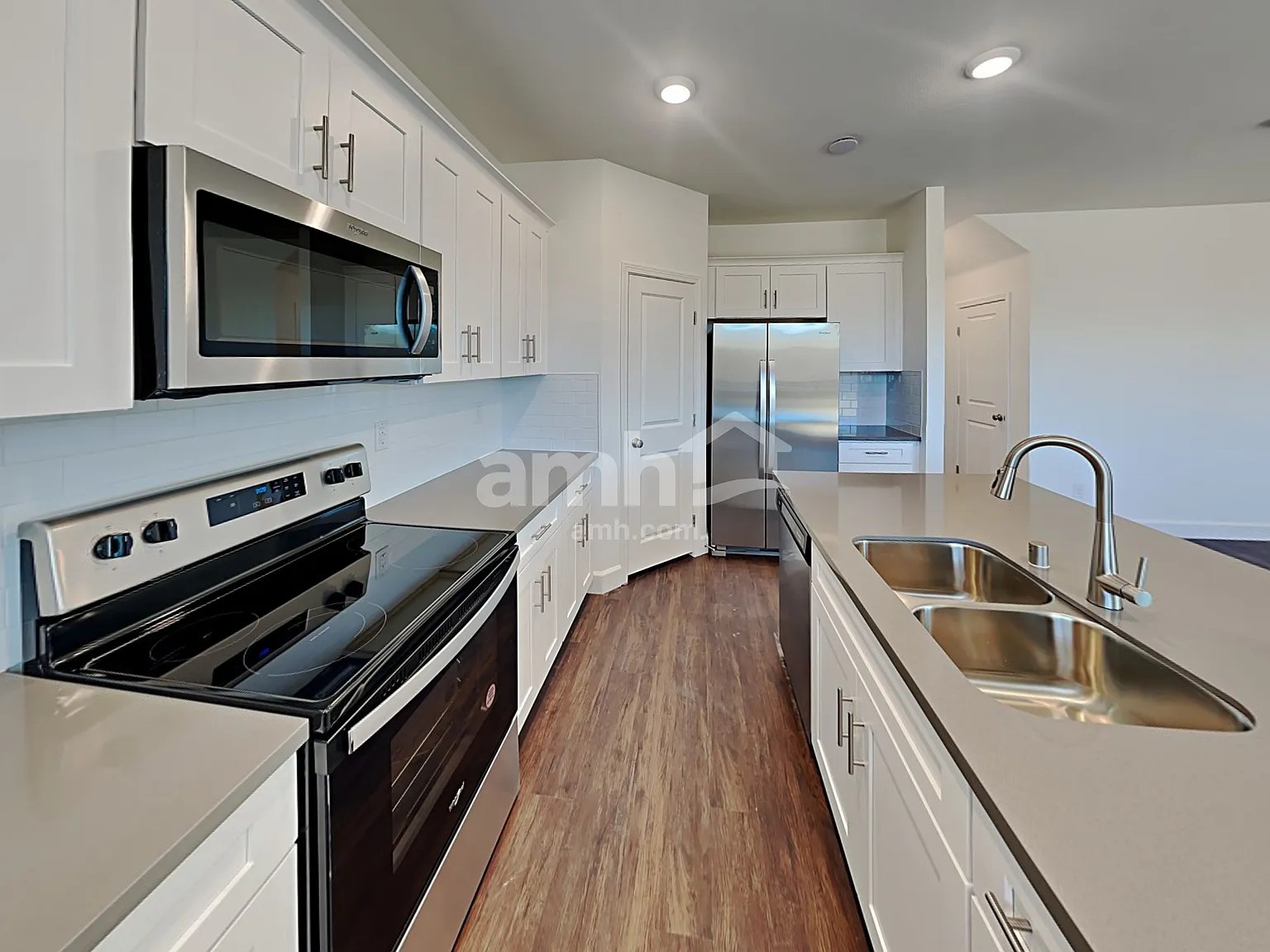 3 bed, 2.5 bath, 1845 sqft, $2,395 — Photo 3