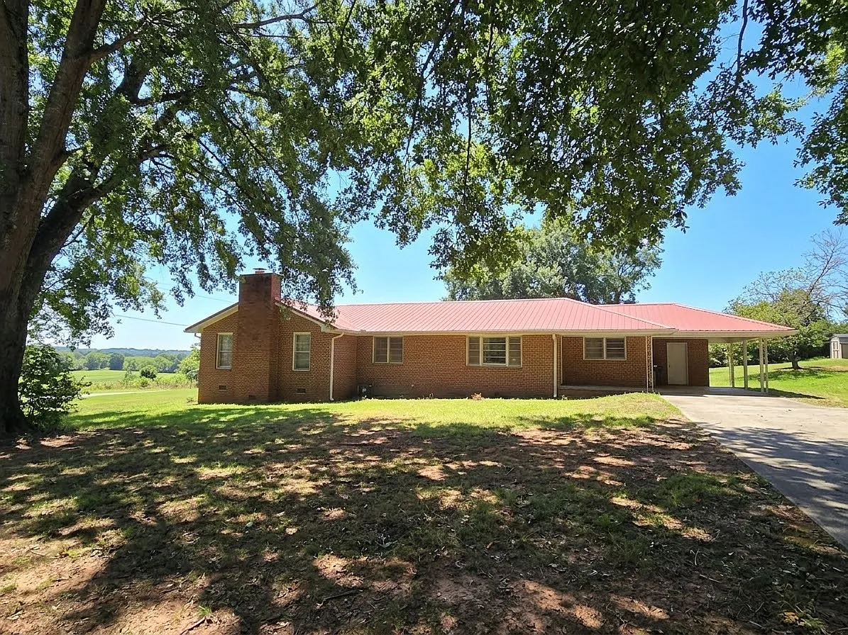 406 Thunder Rd — Photo 3