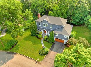 21 Winding Brook Rd, New Rochelle, NY 10804