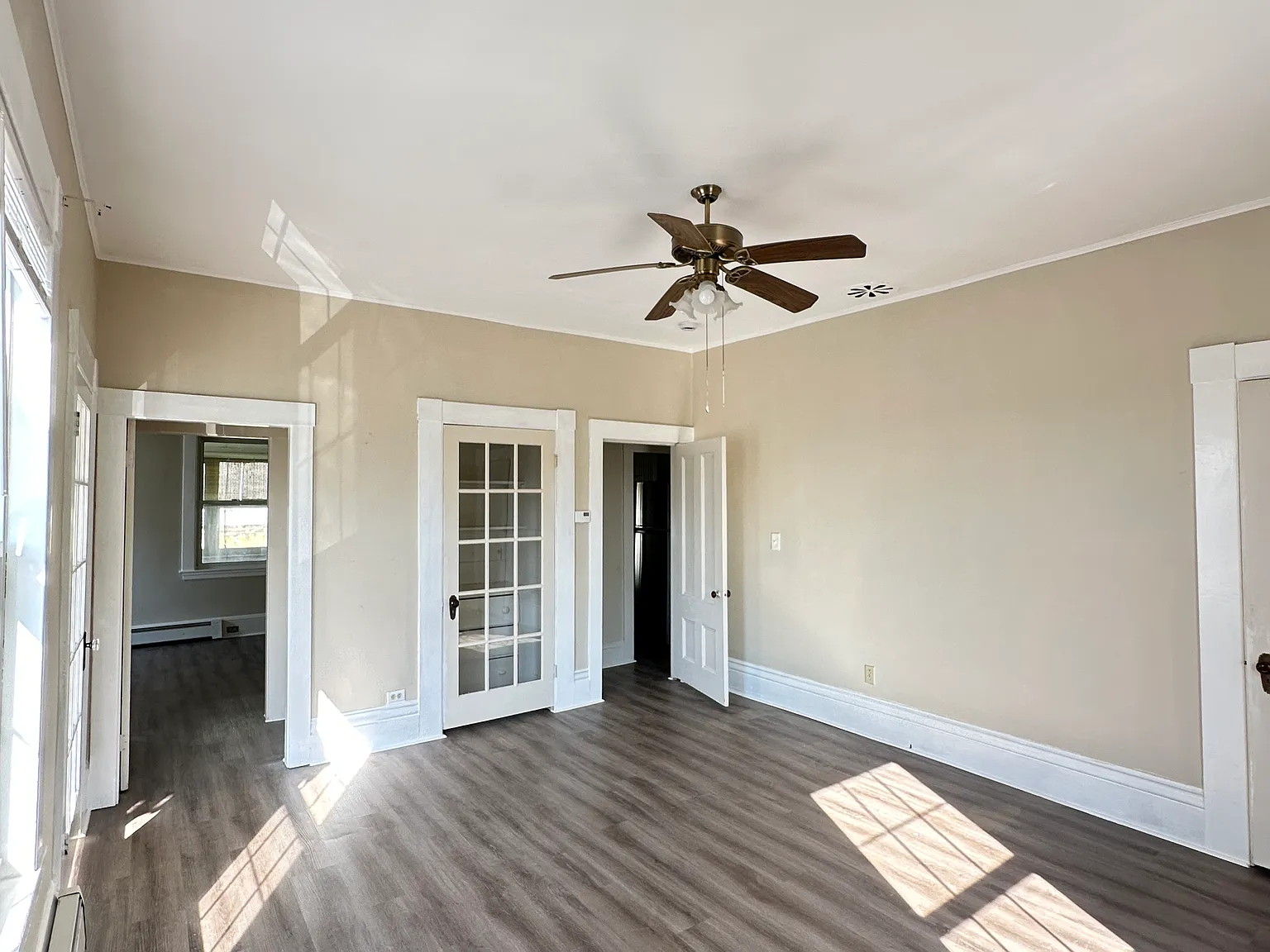 3 bed, 1.5 bath, 1450 sqft, $3,100 — Photo 2