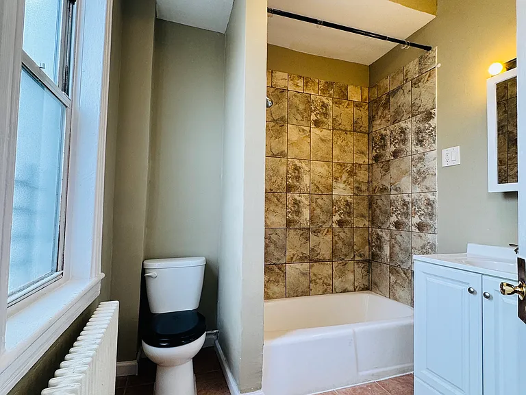 42 Bennett Ave #2 — Photo 8