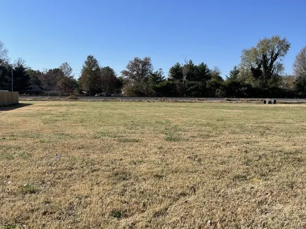 1224 N West St, Sikeston, MO 63801