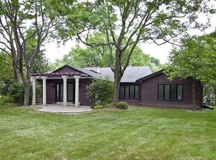 1144 S West Fork Dr, Lake Forest, IL 60045