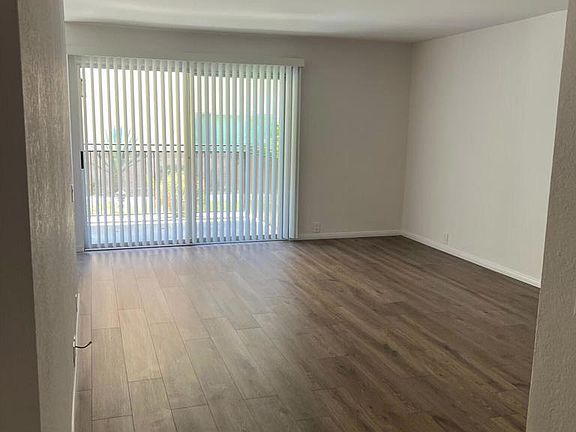 4th image of 400 Sunrise Way #150