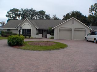 608 Lake Dora Dr, Tavares, FL 32778